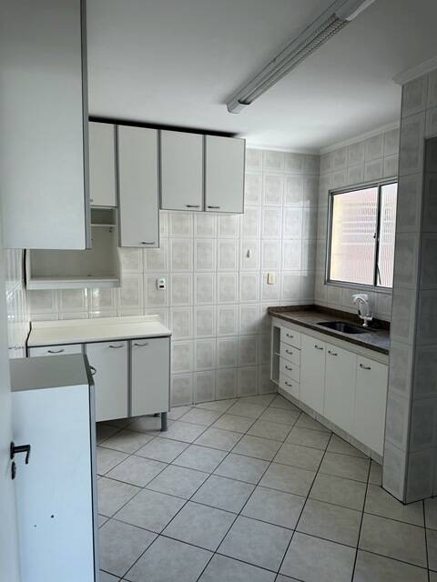Apartamento para alugar com 2 quartos, 70m² - Foto 11