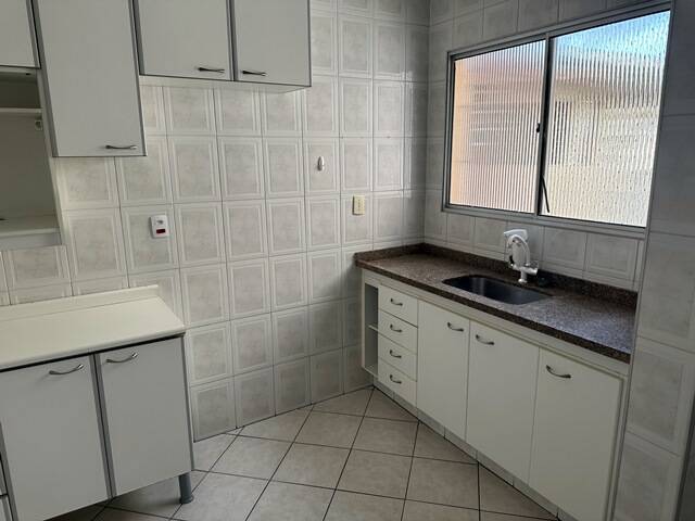 Apartamento para alugar com 2 quartos, 70m² - Foto 12